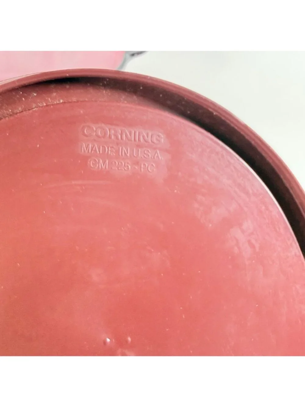 Visions Corning  2.5L Cranberry Glass Casserole Dish With Lid Plastic Cover 1156